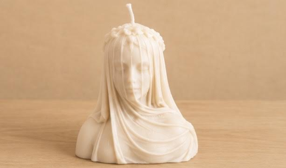 Candle pit veiled lady