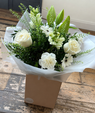 Pure Euphoria - Part of our signature collection, this beautiful white display comes in a presentation box and is in water.