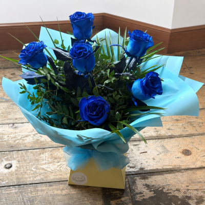 Beautiful Blue Roses - 6 beautiful large headed blue roses, these come presented in a presentation box and in water.