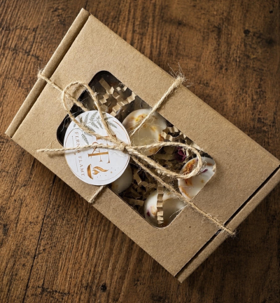 Egyptian Amber Wax Melts - 6 hand crafted wax melts in egyptian amber fragrance, comes beautifully presented in a box.